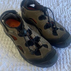 Ricosta Brown and Black Women's Water Resistant Sandals